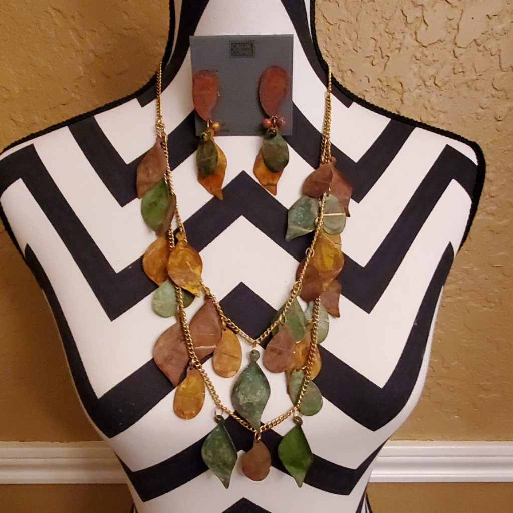 Sale 330 Matching Necklace And Earring Set 16$